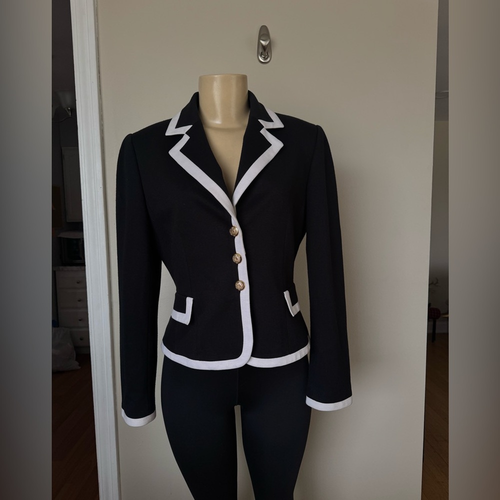 TAHARI black & white dressy Blazer size 6petite